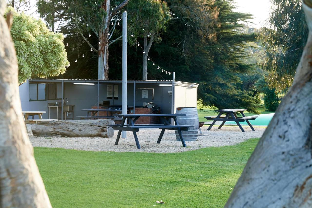 Pine Country Caravan Park Mount Gambier Kültér fotó